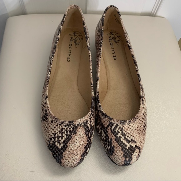 Life Stride Velocity 2.0 Vivian’s Snakeskin Flats, Size 9, NWoT - Picture 2 of 8